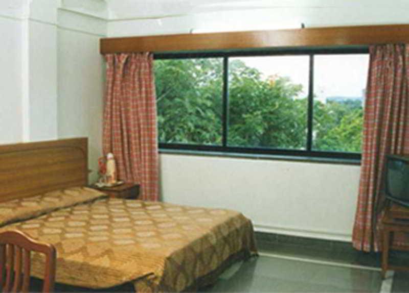 Hotel Meru Pune Esterno foto