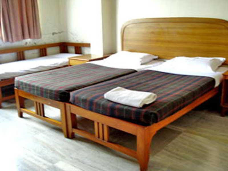 Hotel Meru Pune Esterno foto